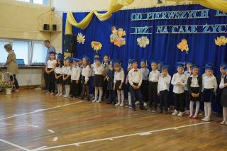 Ślubowanie klas pierwszych oraz pasowanie na ucznia w SP - 8 w Rzeszowie